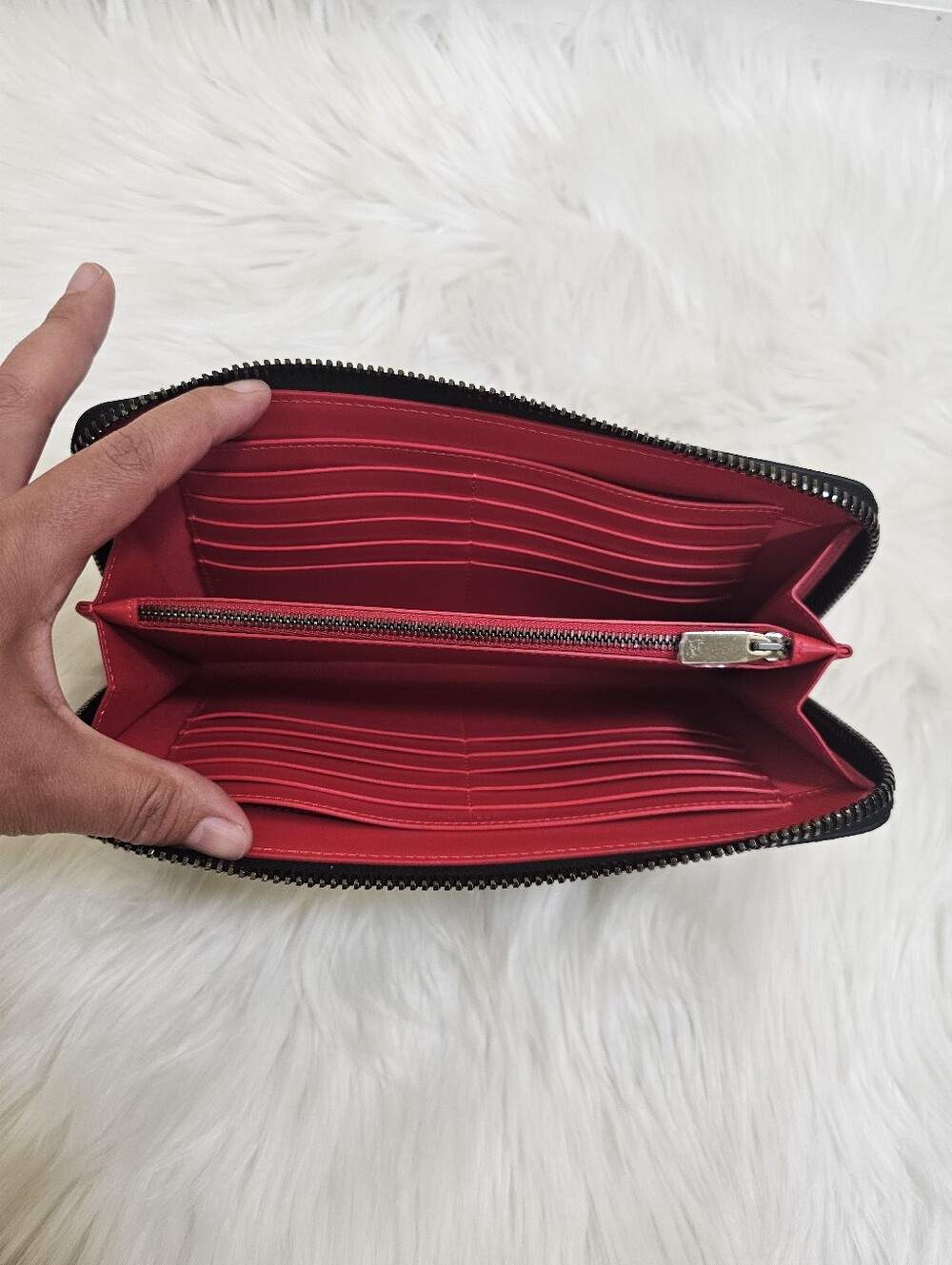 CHRISTIAN LOUBOUTIN BLACK M PANETTONE XL WALLET - Picture 11 of 17